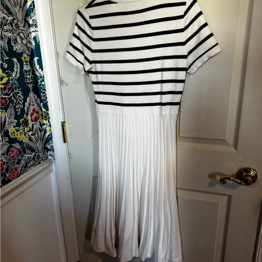 Old Money Navy and Cream striped sweater dress Medium NWOT - Picture 6 of 6